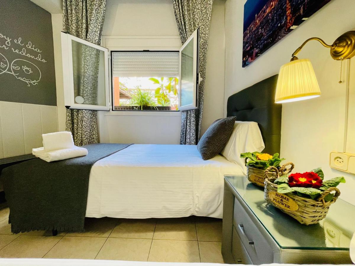 Hostal Lleida Barselona Dış mekan fotoğraf