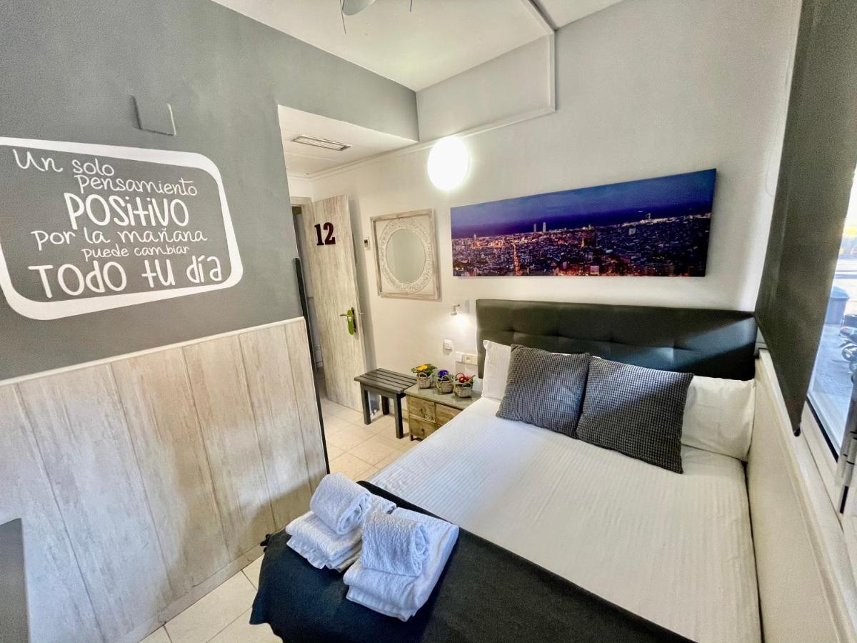 Hostal Lleida Barselona Dış mekan fotoğraf