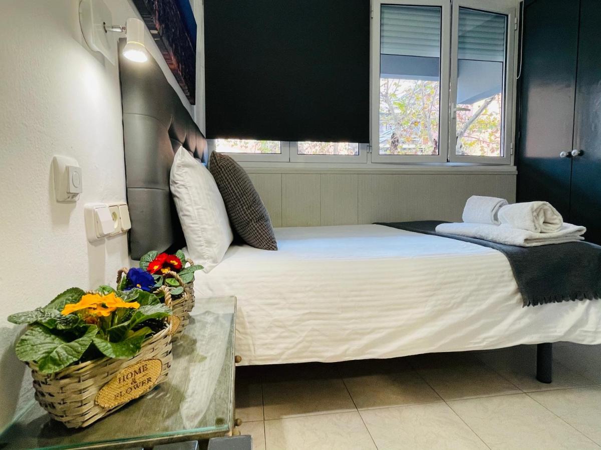Hostal Lleida Barselona Dış mekan fotoğraf