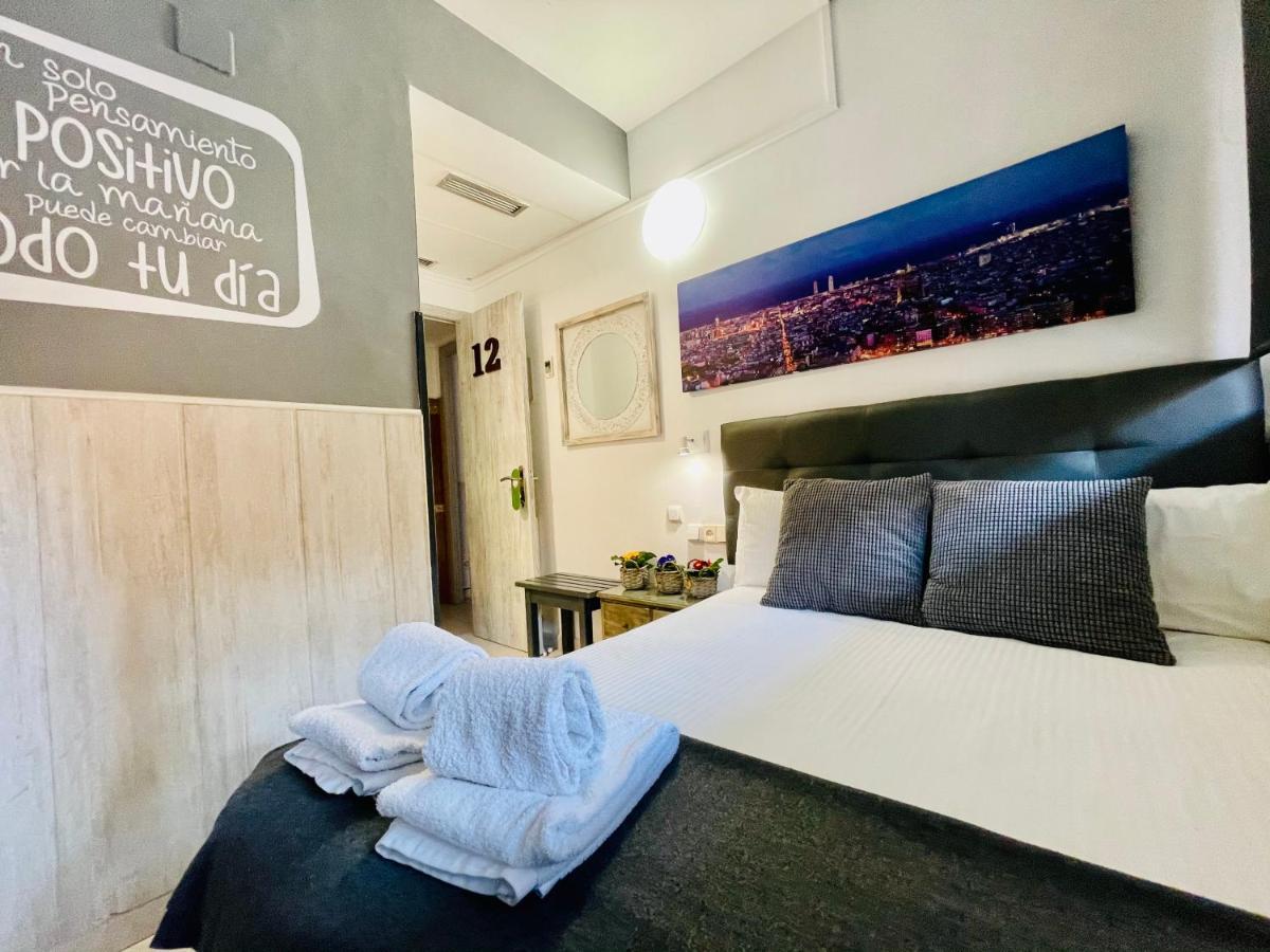 Hostal Lleida Barselona Dış mekan fotoğraf