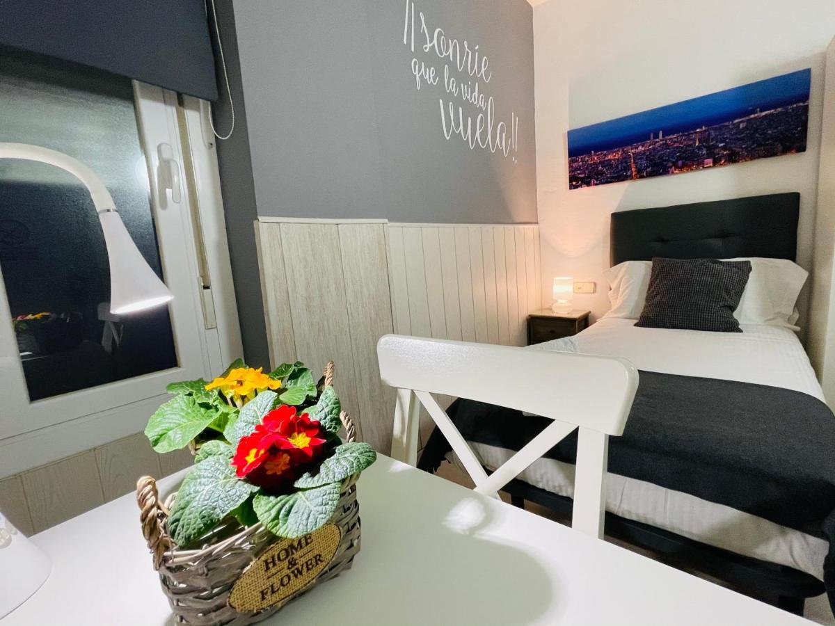 Hostal Lleida Barselona Dış mekan fotoğraf