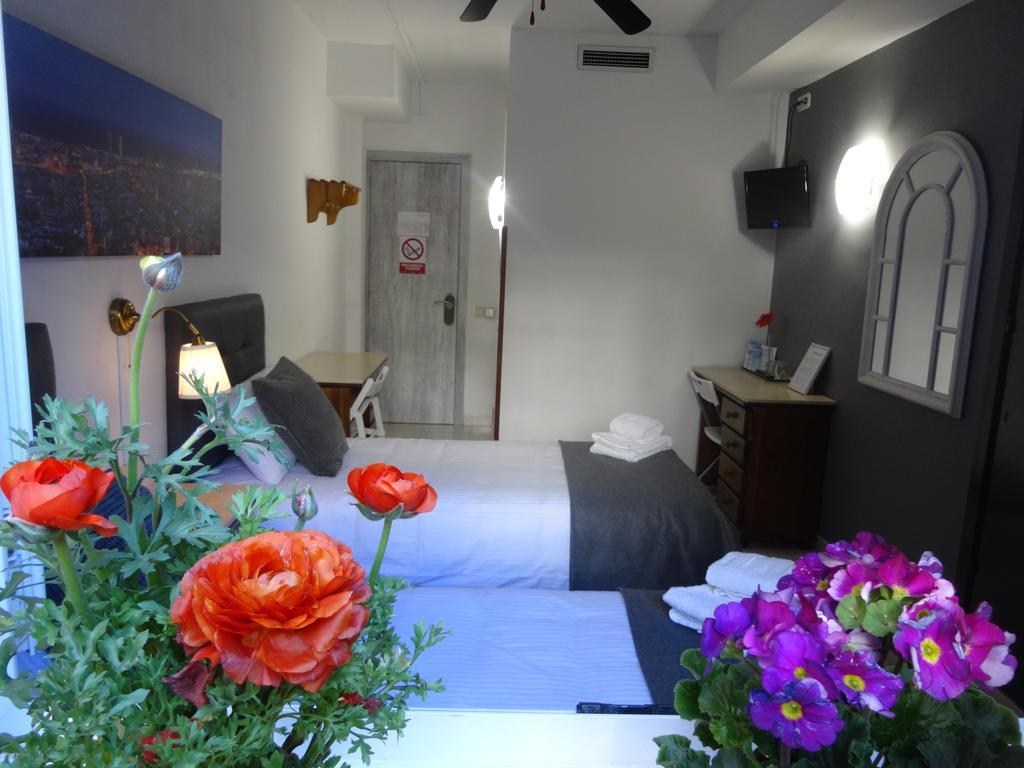 Hostal Lleida Barselona Dış mekan fotoğraf