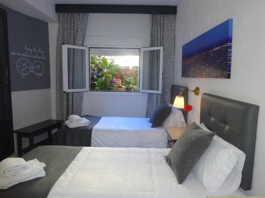 Hostal Lleida Barselona Dış mekan fotoğraf