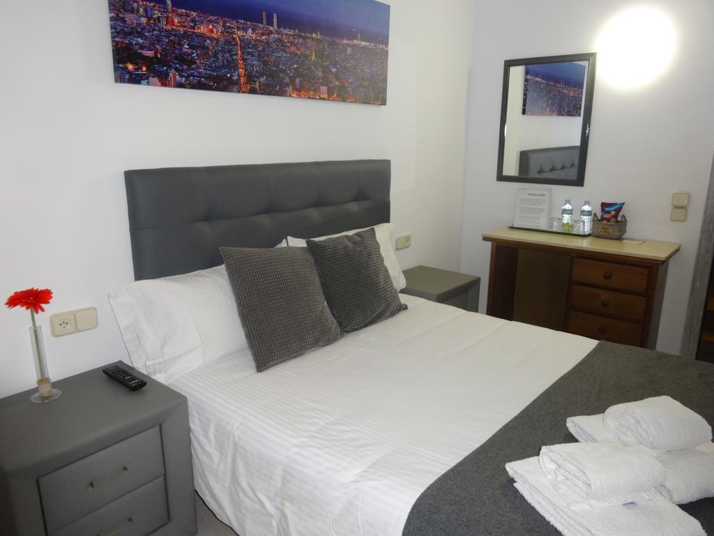 Hostal Lleida Barselona Dış mekan fotoğraf