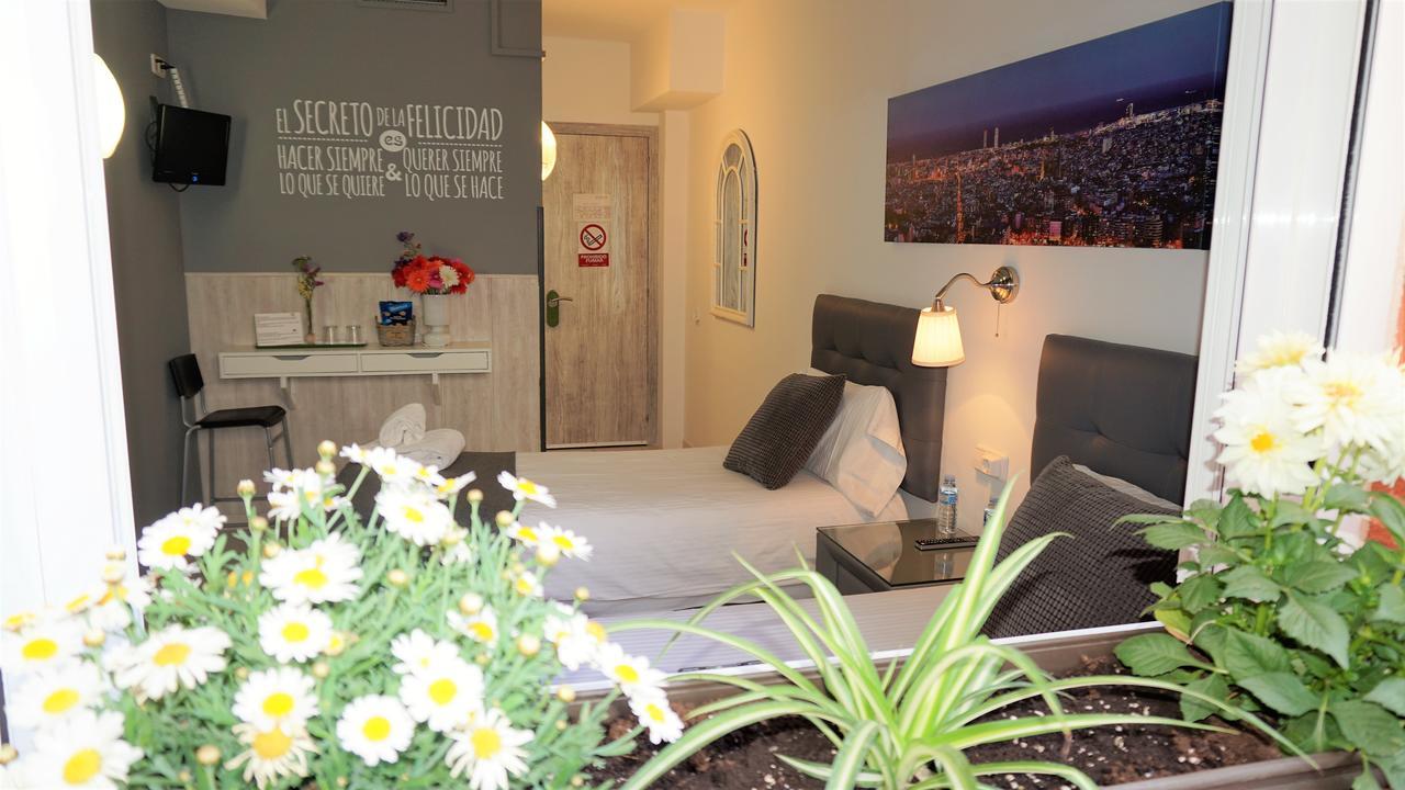 Hostal Lleida Barselona Dış mekan fotoğraf