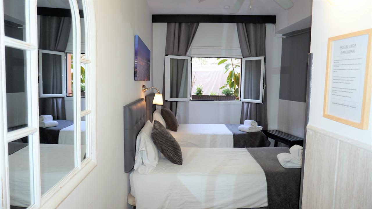 Hostal Lleida Barselona Dış mekan fotoğraf