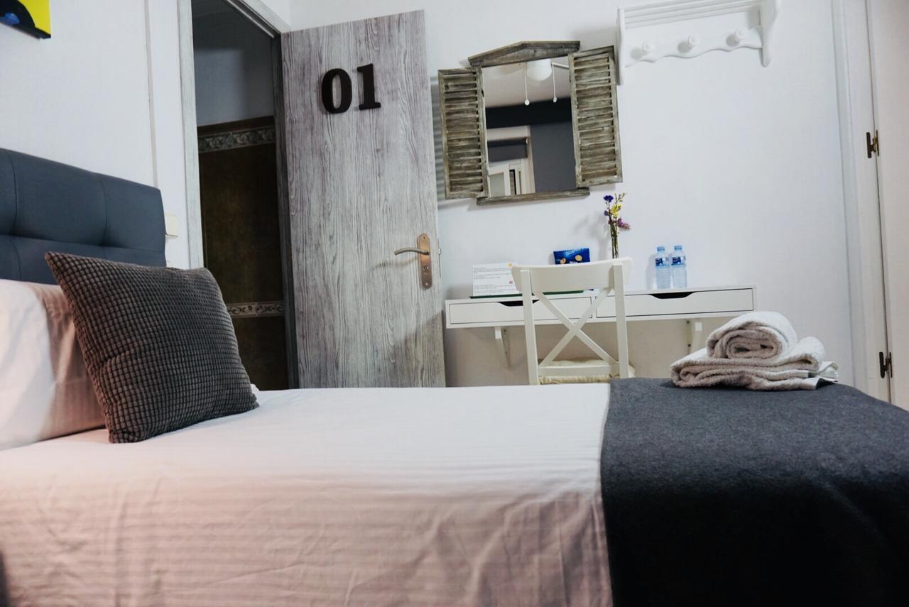 Hostal Lleida Barselona Dış mekan fotoğraf
