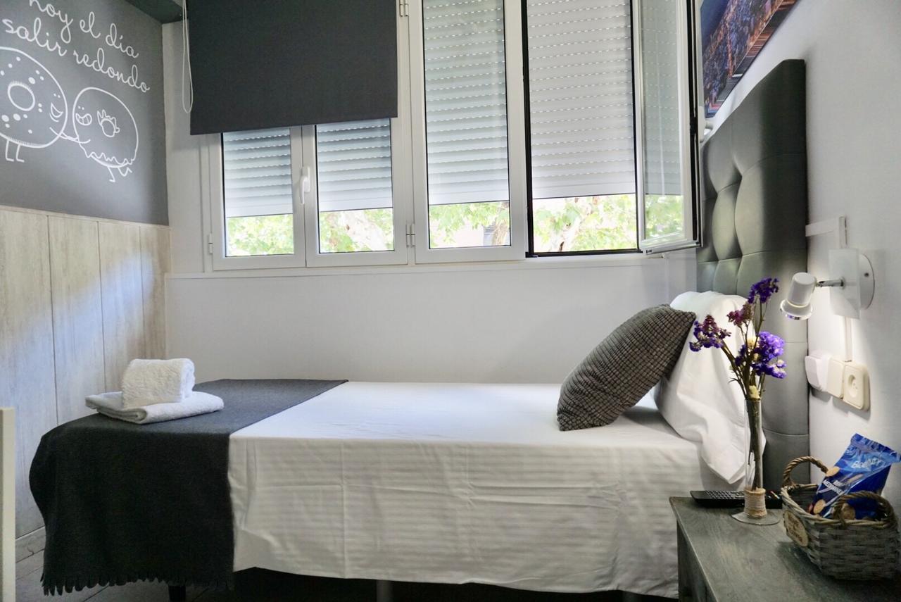 Hostal Lleida Barselona Dış mekan fotoğraf