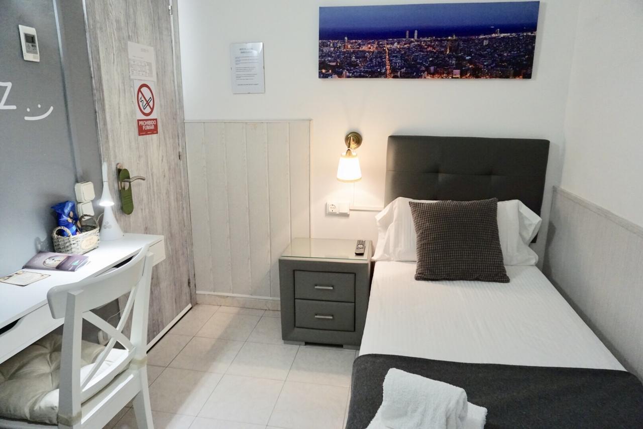 Hostal Lleida Barselona Dış mekan fotoğraf