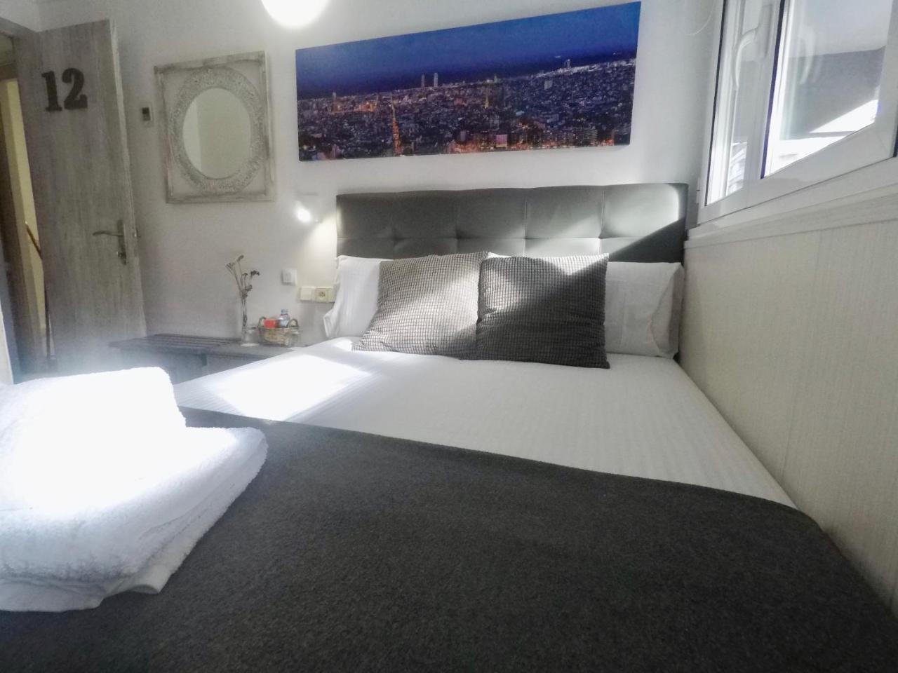 Hostal Lleida Barselona Dış mekan fotoğraf