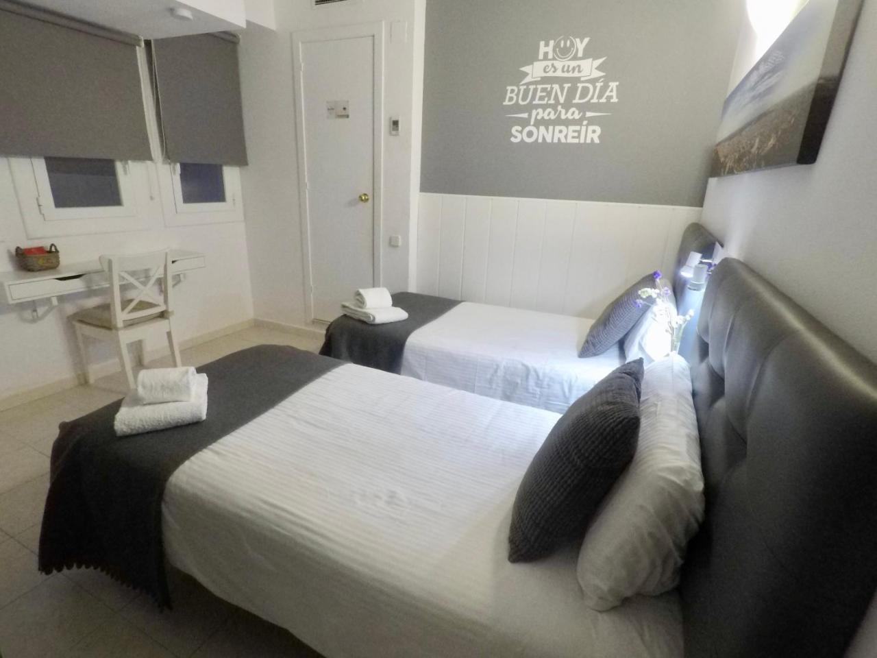 Hostal Lleida Barselona Dış mekan fotoğraf